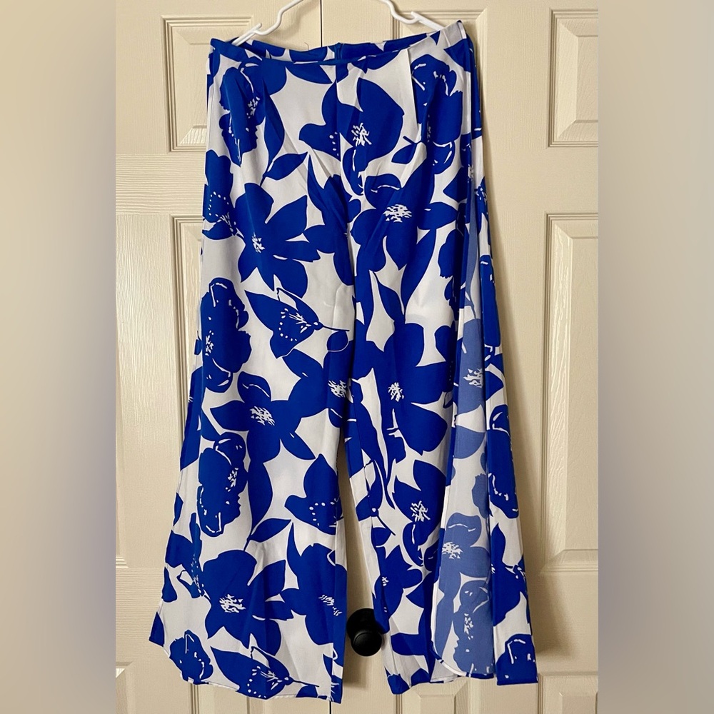NWOT split side leg pant
